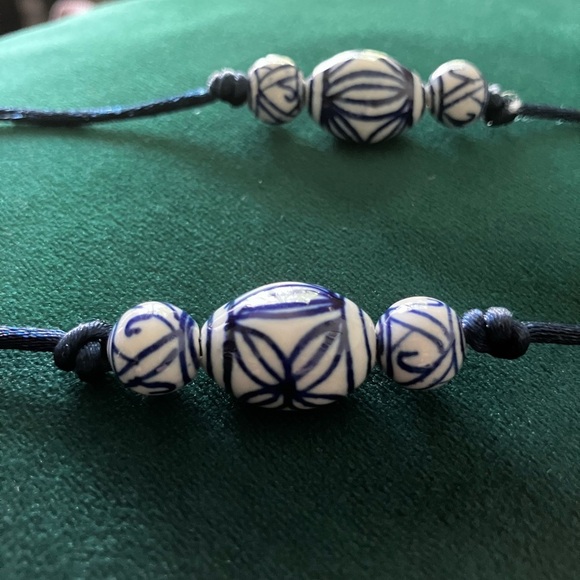 32” Blue & White Porcelain China Beads on silk strand EUC - Picture 3 of 4